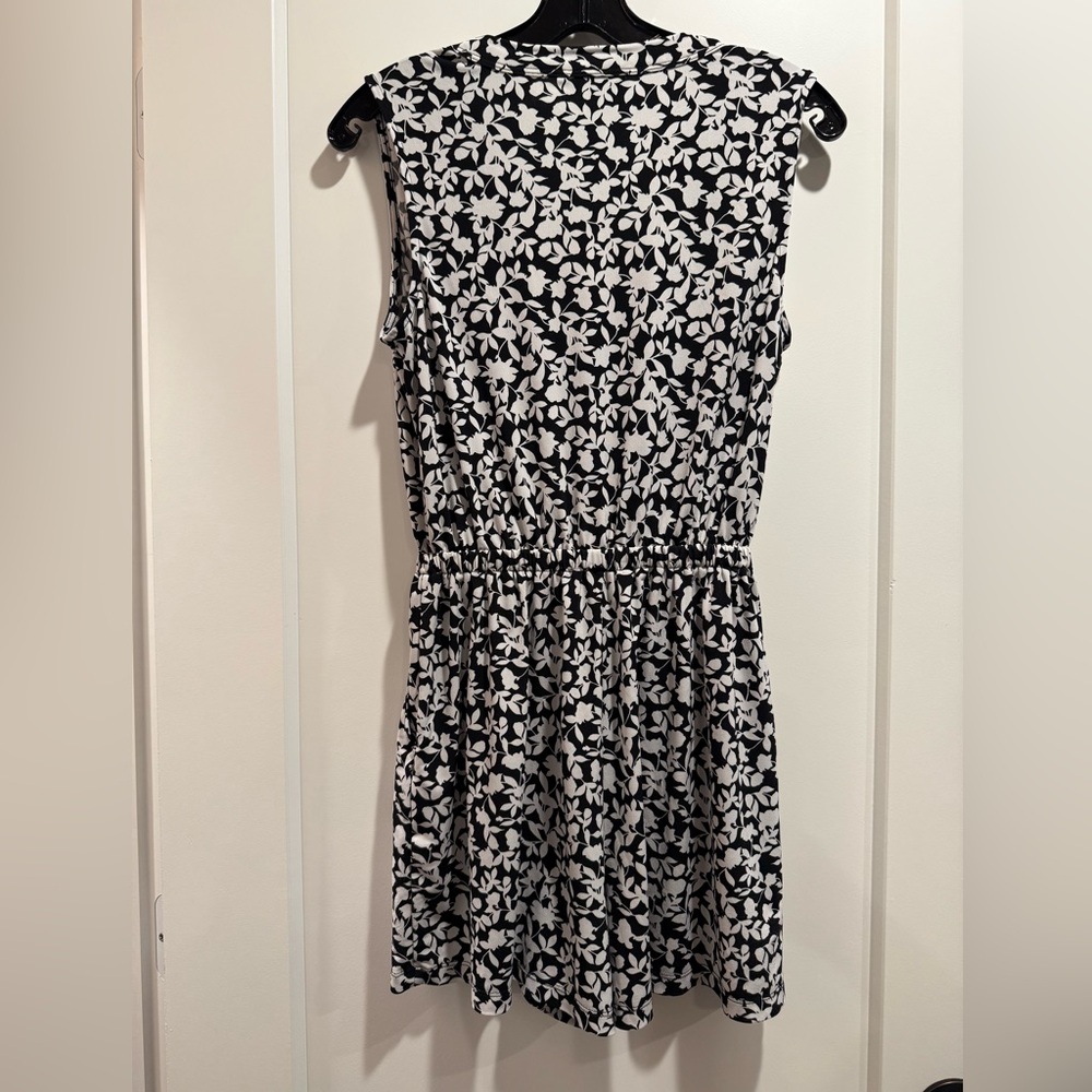 Banana Republic‎ Monochrome Floral romper Size S - Picture 2 of 6